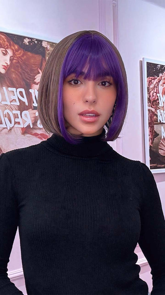 Peluca con capul, mini, castaño claro, capul y chunk morado, lisa