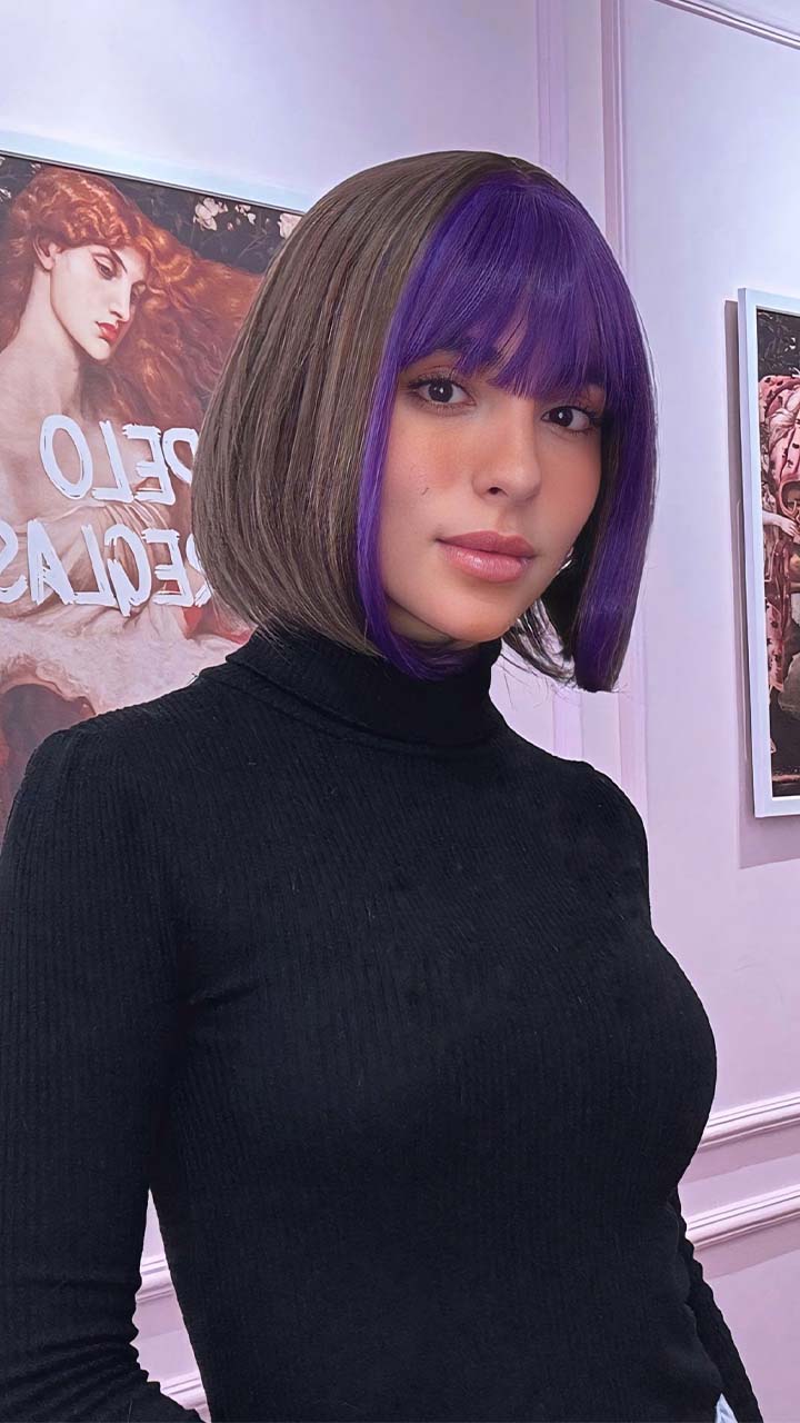 Peluca con capul, mini, castaño claro, capul y chunk morado, lisa