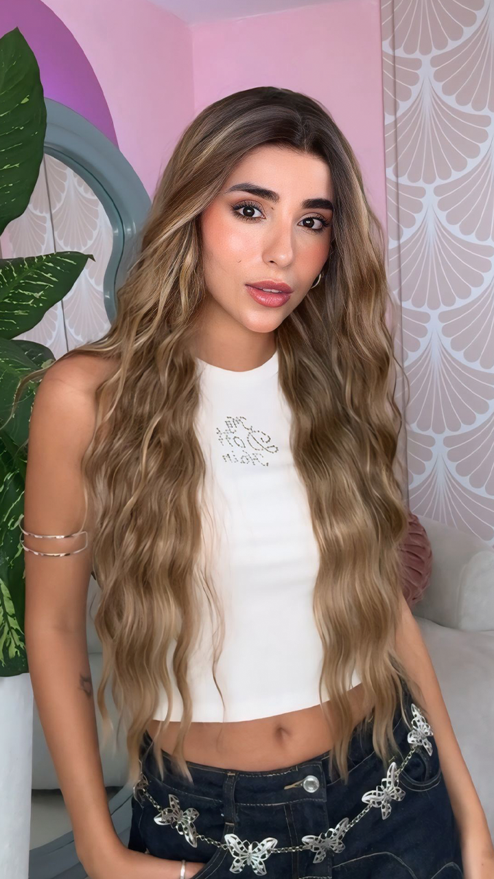 Peluca realista XL onda sirena, castaña clara con iluminaciones doradas